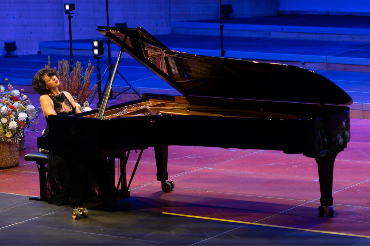23.08.2026_khatia_buniatishvili_faux.jpg 23.08.2026_khatia_buniatishvili_faux.jpg