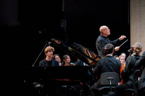 Jan Lisiecki, Jaap van Zweden, Gstaad Festival Orchestra Zoom: Jan Lisiecki, Jaap van Zweden, Gstaad Festival Orchestra