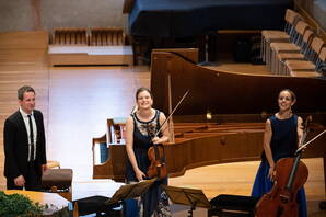 Veronika Eberle, Sol Gabetta, Bertrand Chamayou, Kirche Saanen Zoom: Veronika Eberle, Sol Gabetta, Bertrand Chamayou, Kirche Saanen