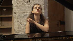 Elena Nefedova Zoom: Elena Nefedova