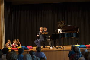 2018raphaelfauxdaniel_hope_sebastian_knauer_6534.jpg Zoom: 2018raphaelfauxdaniel_hope_sebastian_knauer_6534.jpg