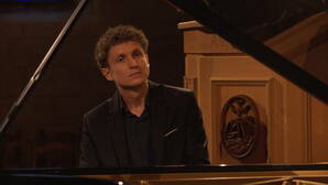 Zoltán Fejérvári Zoom: Zoltán Fejérvári