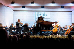 Royal Philharmonic Orchestra, Vasily Petrenko, Dmitry Smirnov, Edgar Moreau, Sergei Babayan, Zürcher Sing-Akademie, Festival-Zelt Gstaad Zoom: Royal Philharmonic Orchestra, Vasily Petrenko, Dmitry Smirnov, Edgar Moreau, Sergei Babayan, Zürcher Sing-Akademie, Festival-Zelt Gstaad